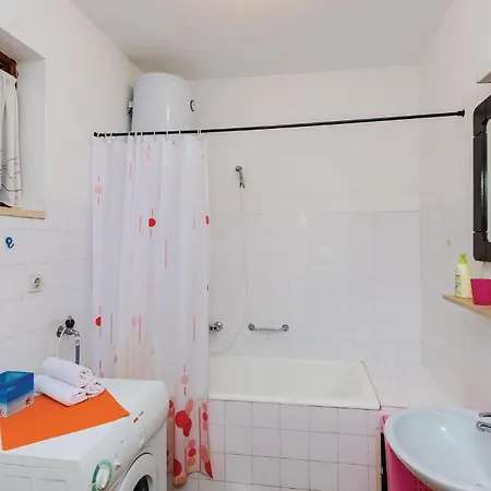 Beautiful Apartment In Brsecine With Kitchen Apartment