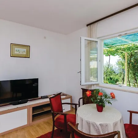 Beautiful Apartment In Brsecine With Kitchen Apartment
