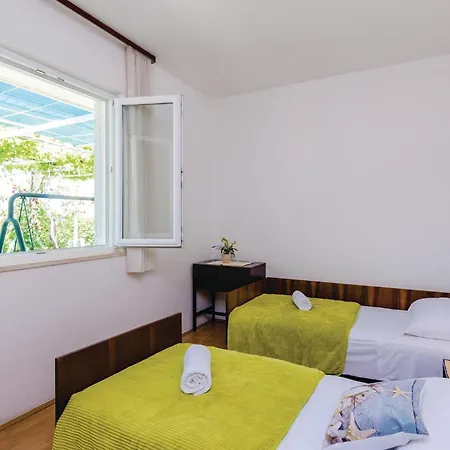 Beautiful Apartment In Brsecine With Kitchen *